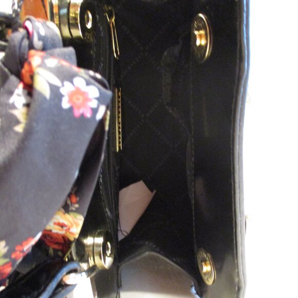 Steve Madden NEW Woman Small Black Red Gold Tone Magnetic Top Strap Bag Purse - Picture 10 of 13